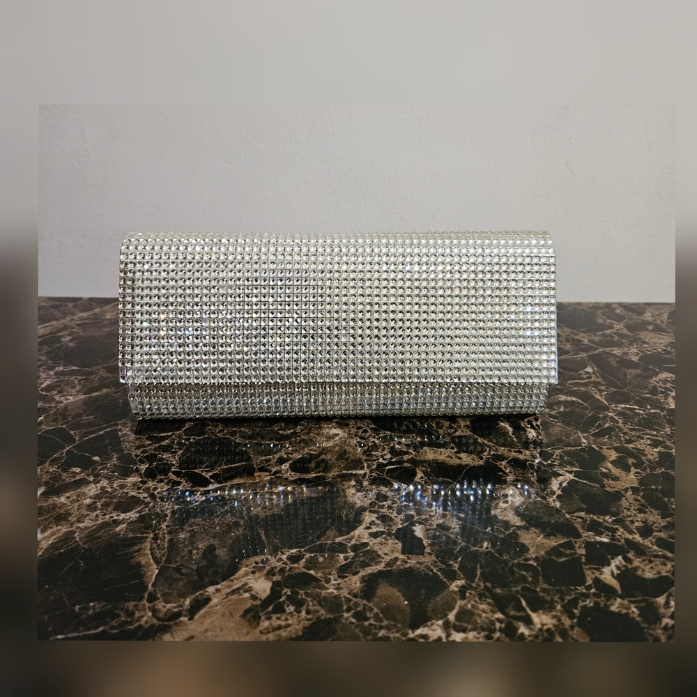 Dazzling Silver Crystal Clutch for Special Occasions